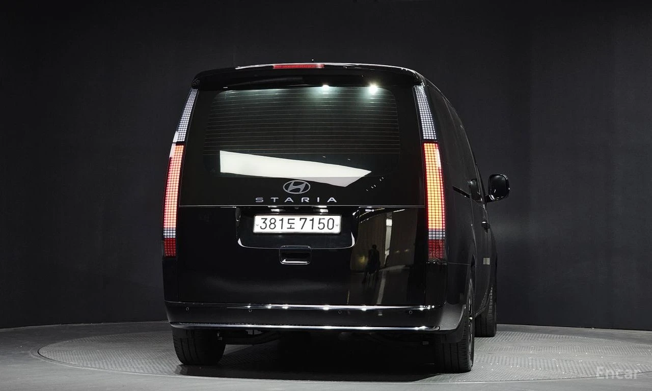 Hyundai Staria L 3.5 LOUNGE* 9 SEATER* MOBILITY* ПАНО* 360* ОБДУХ, снимка 4 - Автомобили и джипове - 54666321