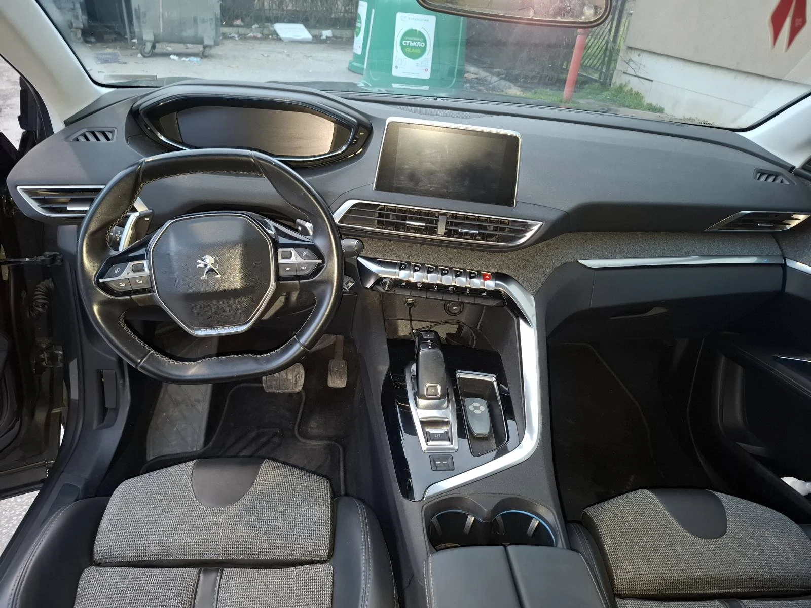 Peugeot 3008 1.2 Puretech, снимка 16 - Автомобили и джипове - 55513860