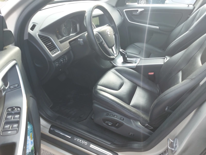 Volvo XC60 D5* 220 к.с.* AWD-4x4* 107 000 км.* АВТОМАТИК* , снимка 6 - Автомобили и джипове - 52421024