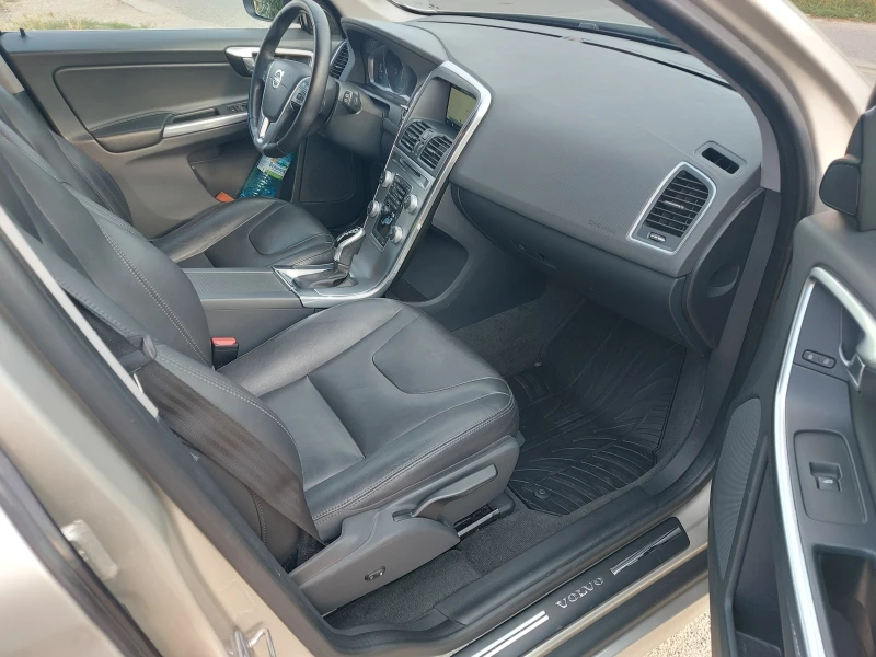 Volvo XC60 D5* 220 к.с.* AWD-4x4* 107 000 км.* АВТОМАТИК* , снимка 9 - Автомобили и джипове - 52421024