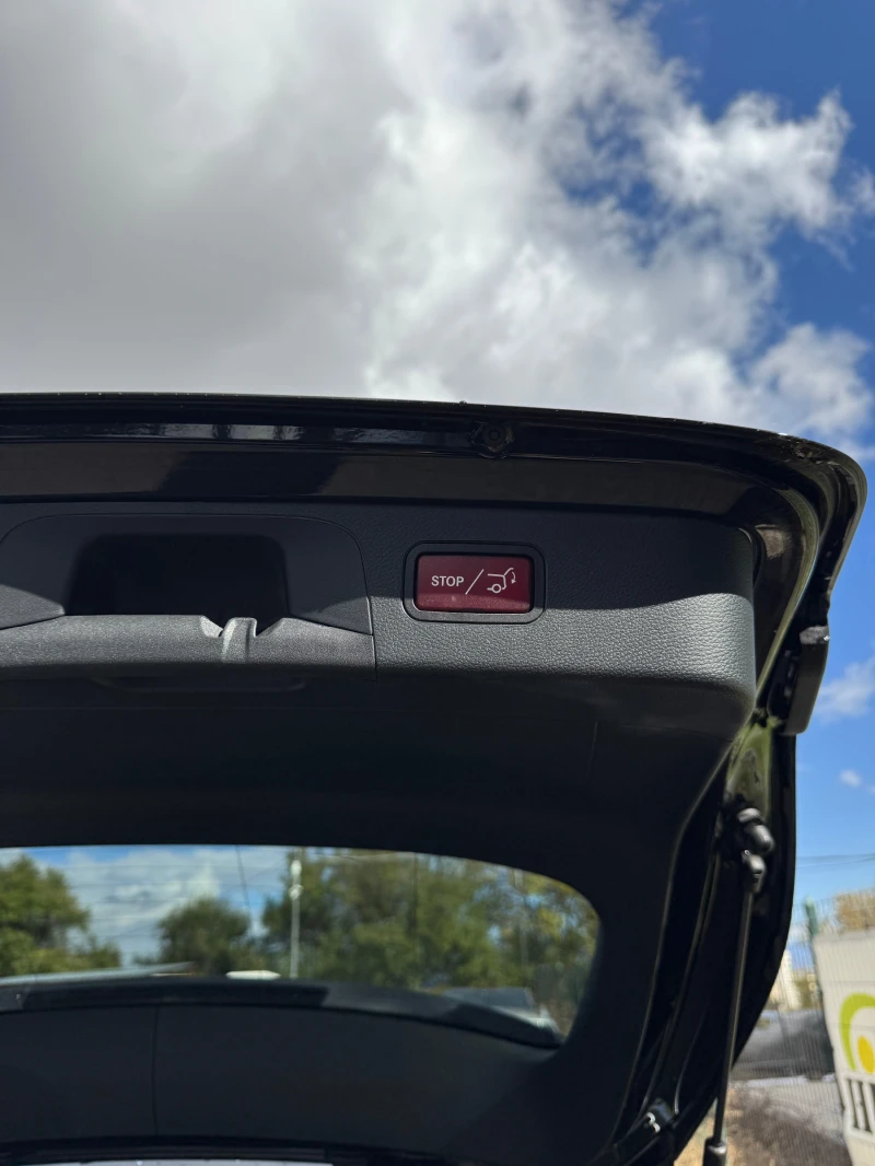 Mercedes-Benz GLC 300 e 4 Matic , снимка 11 - Автомобили и джипове - 52170756