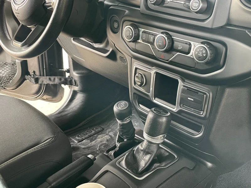 Jeep Wrangler UNLIMITED/SPORT/2.0I/TURBO, снимка 14 - Автомобили и джипове - 52646384