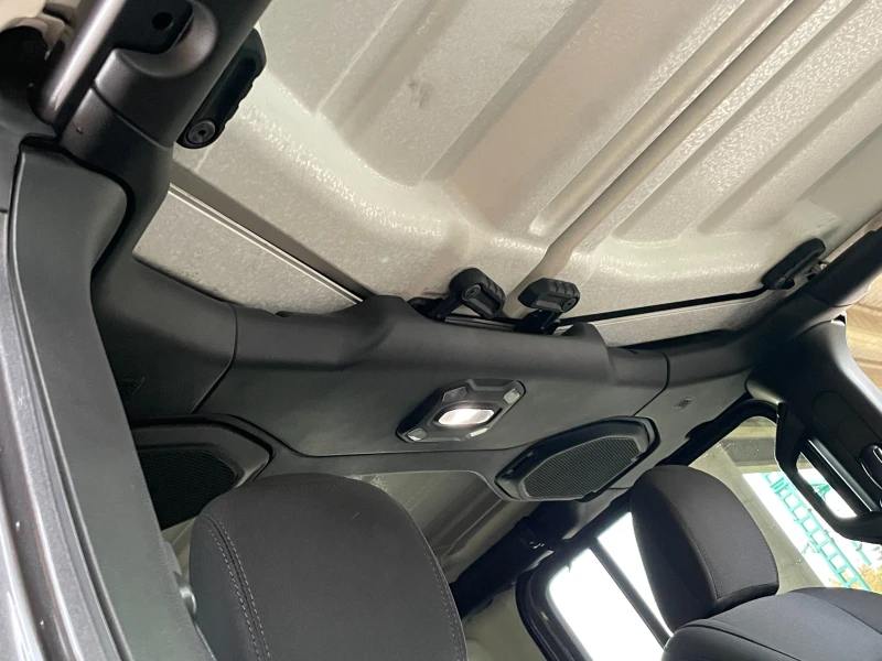 Jeep Wrangler UNLIMITED/SPORT/2.0I/TURBO, снимка 15 - Автомобили и джипове - 52646384