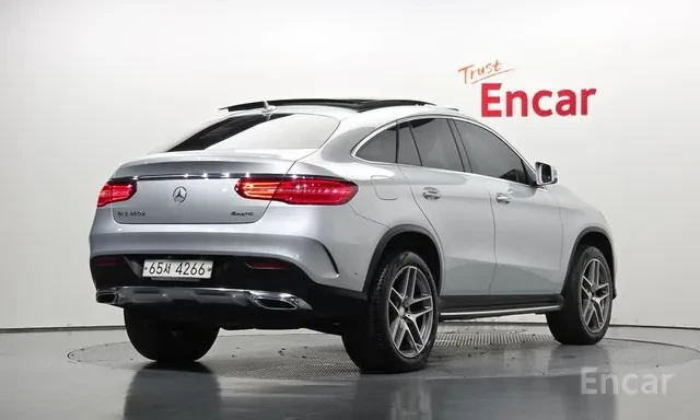 Mercedes-Benz GLE 350 D * COUPE * AMG * ПАНОРАМА * H/K * 360 КАМЕРА * , снимка 3 - Автомобили и джипове - 56153630