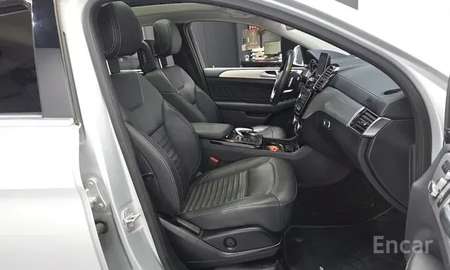 Mercedes-Benz GLE 350 D * COUPE * AMG * ПАНОРАМА * H/K * 360 КАМЕРА * , снимка 9 - Автомобили и джипове - 56153630