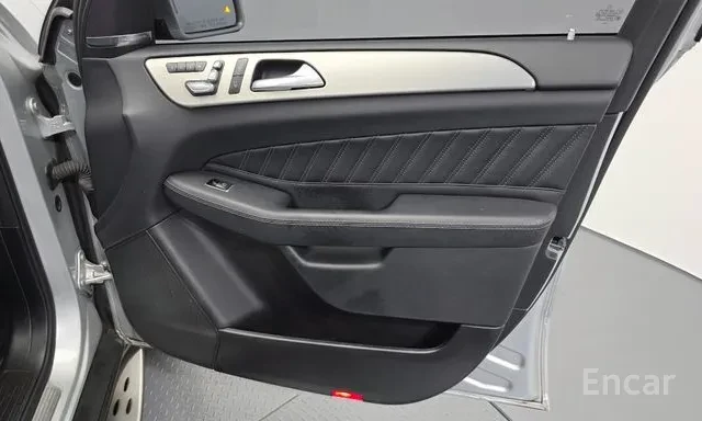Mercedes-Benz GLE 350 D * COUPE * AMG * ПАНОРАМА * H/K * 360 КАМЕРА * , снимка 11 - Автомобили и джипове - 56153630