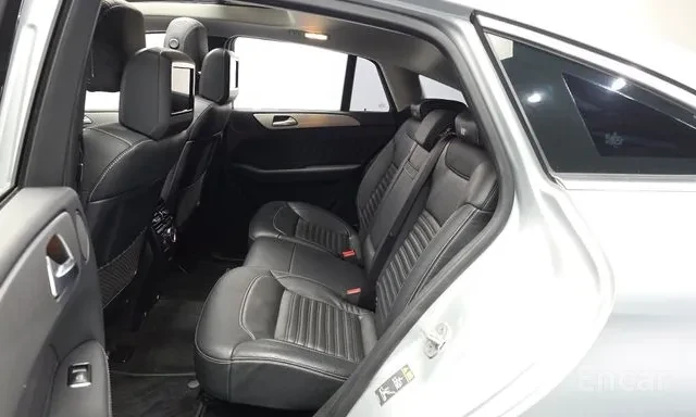 Mercedes-Benz GLE 350 D * COUPE * AMG * ПАНОРАМА * H/K * 360 КАМЕРА * , снимка 10 - Автомобили и джипове - 56153630