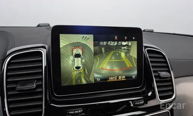 Mercedes-Benz GLE 350 D * COUPE * AMG * ПАНОРАМА * H/K * 360 КАМЕРА * , снимка 8 - Автомобили и джипове - 56153630