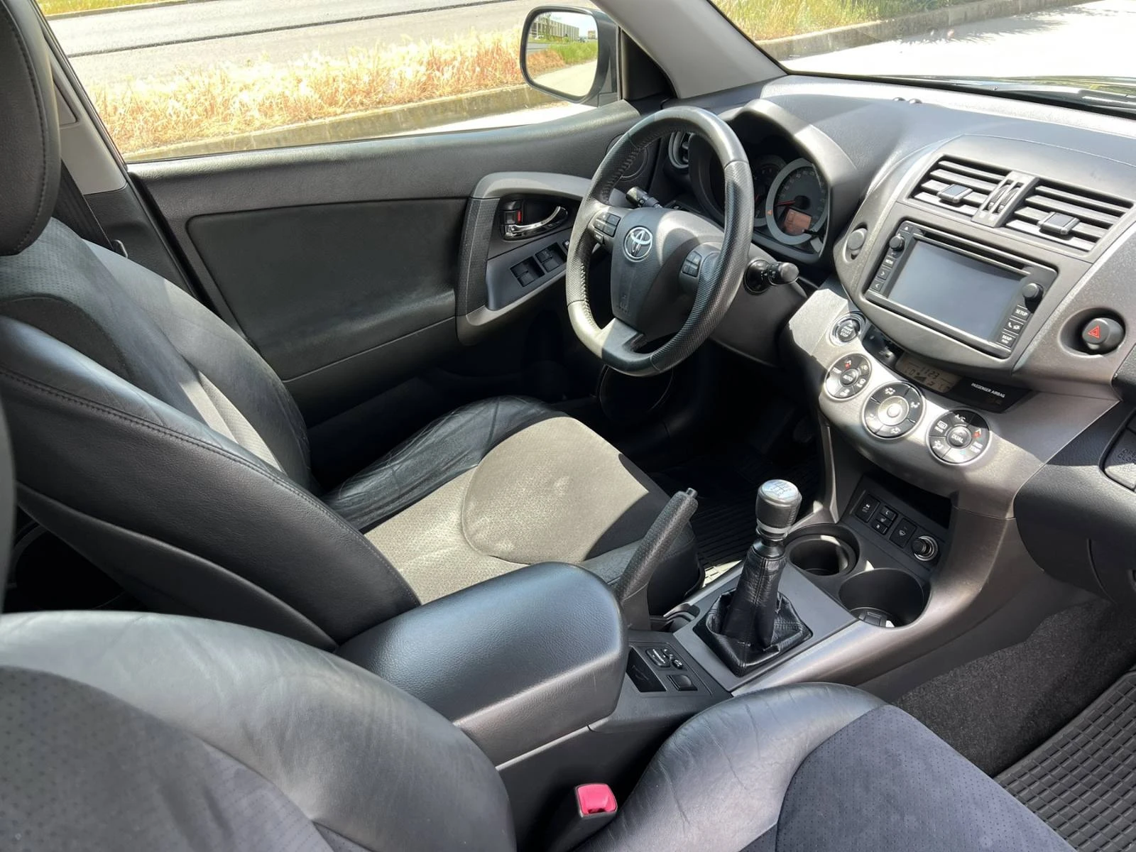 Toyota Rav4 2.2D-4D, снимка 9 - Автомобили и джипове - 54550597