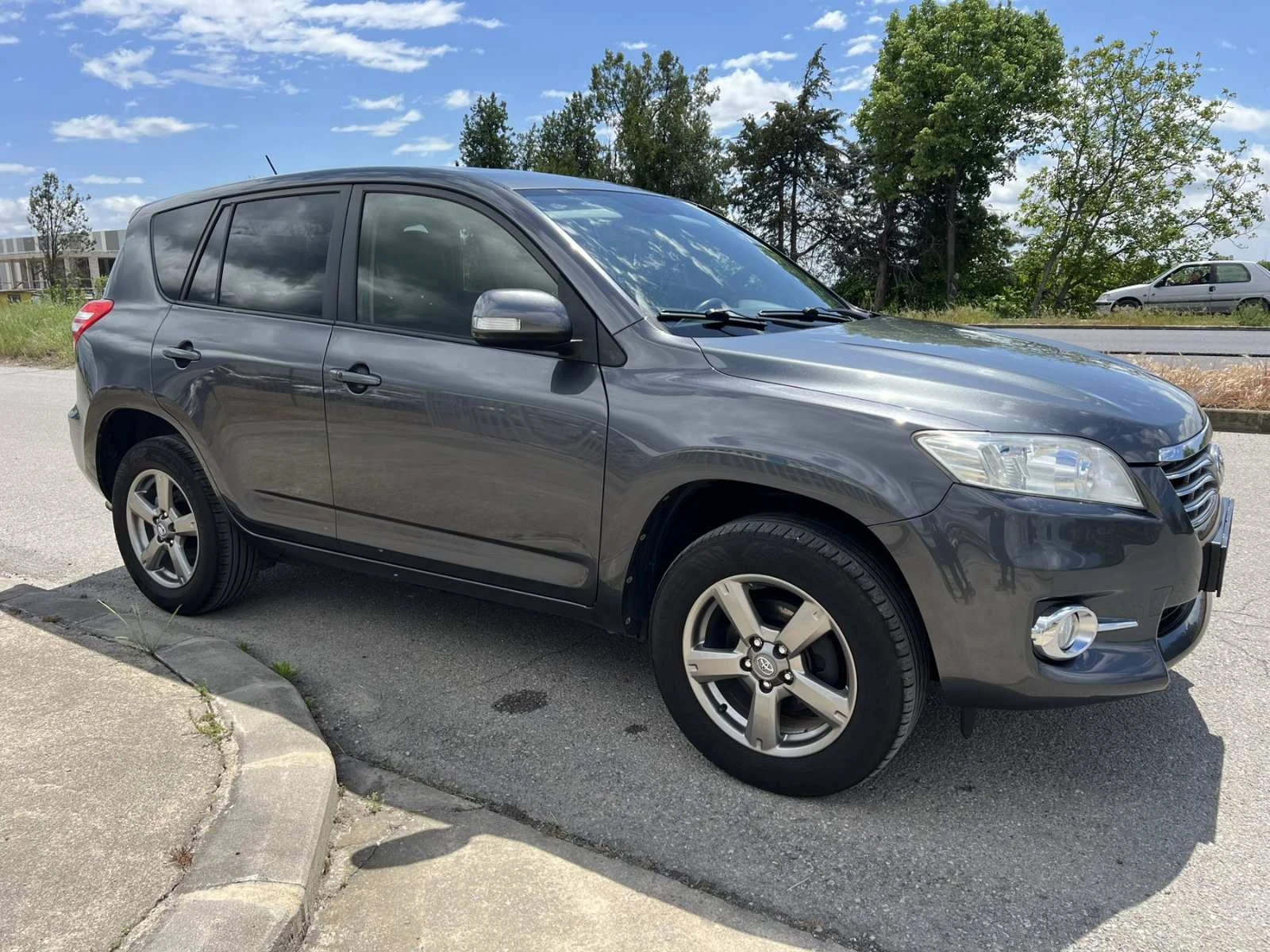 Toyota Rav4 2.2D-4D, снимка 2 - Автомобили и джипове - 54550597