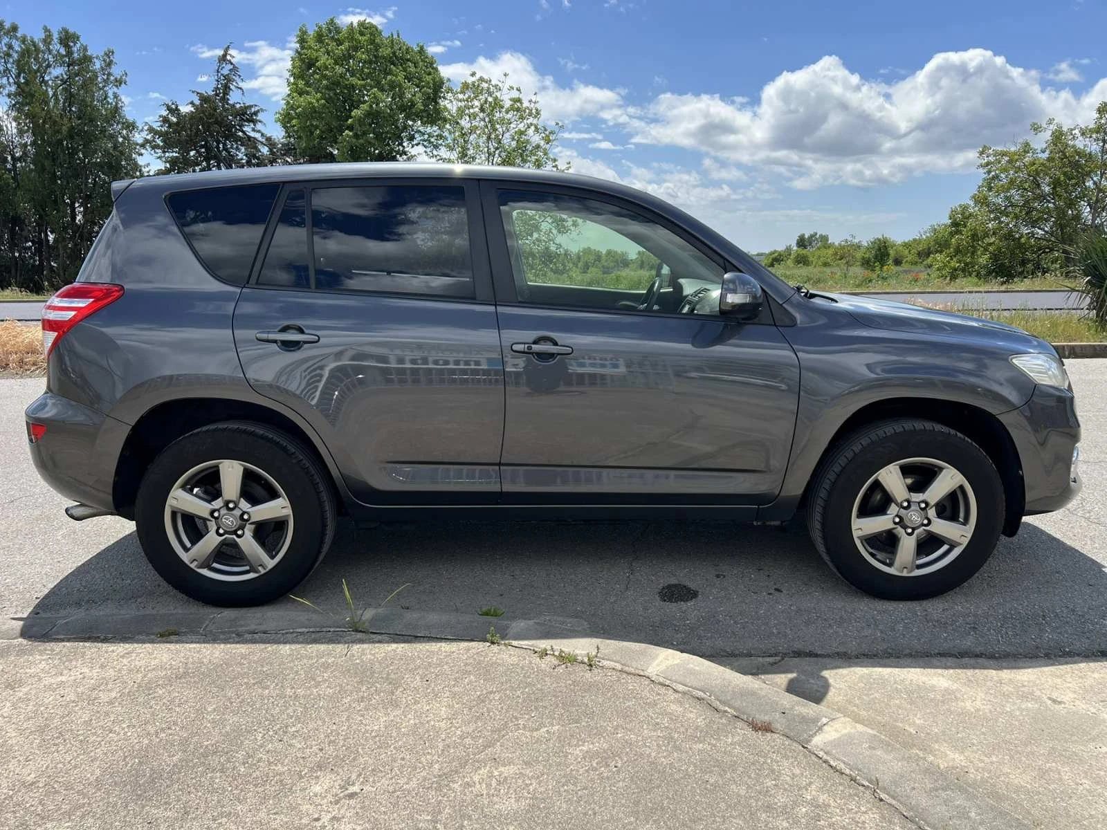 Toyota Rav4 2.2D-4D, снимка 4 - Автомобили и джипове - 54550597