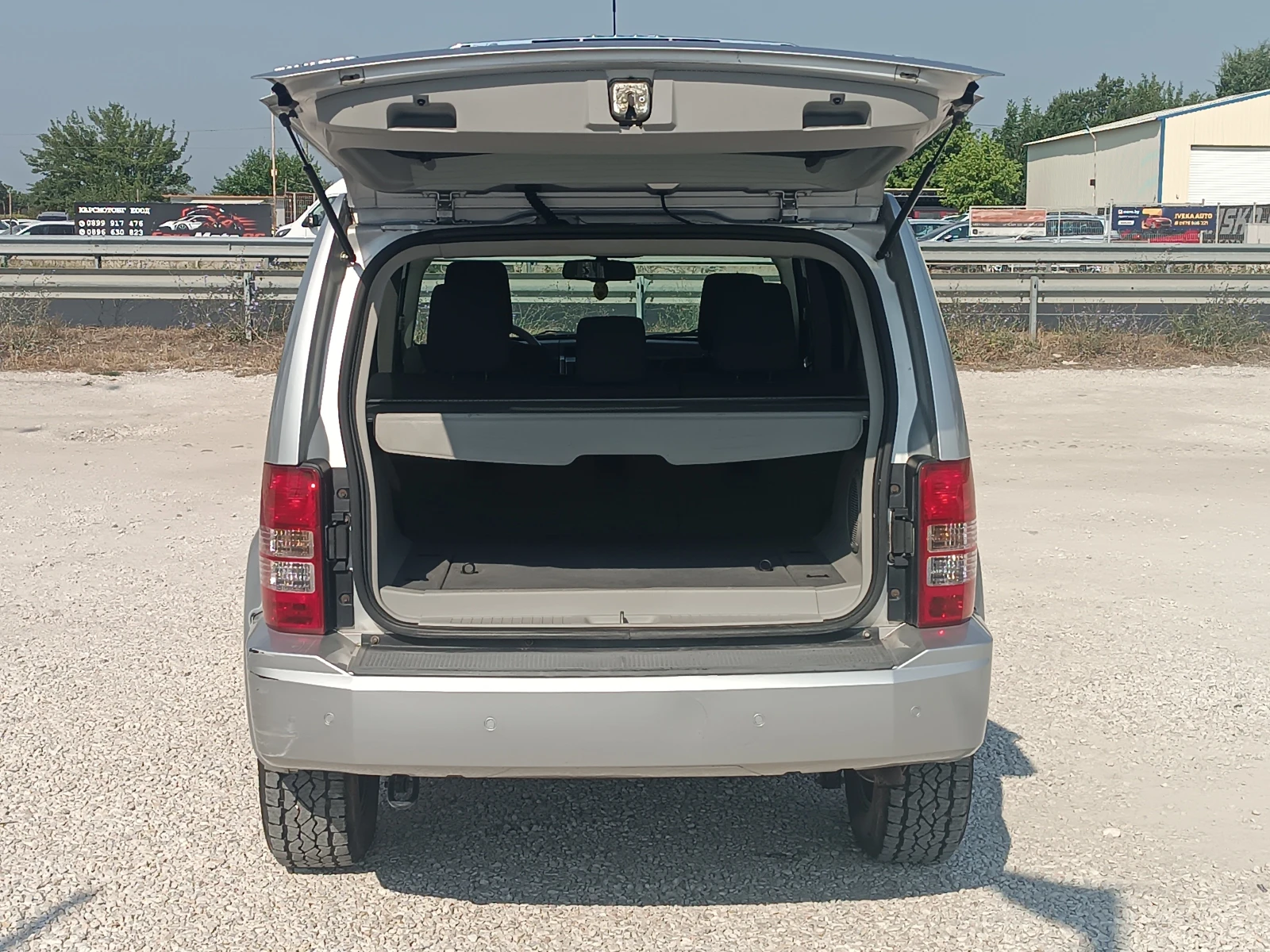 Jeep Cherokee 2.8 CRD 4X4, снимка 13 - Автомобили и джипове - 55349258