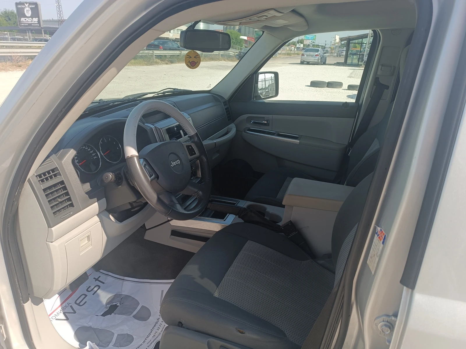 Jeep Cherokee 2.8 CRD 4X4, снимка 11 - Автомобили и джипове - 55349258