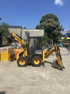   JCB
