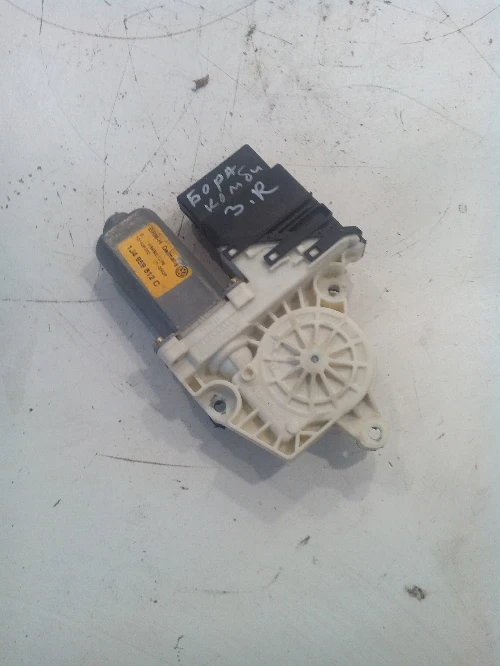 Моторче за задна дясна ел.машинка за Бора комби