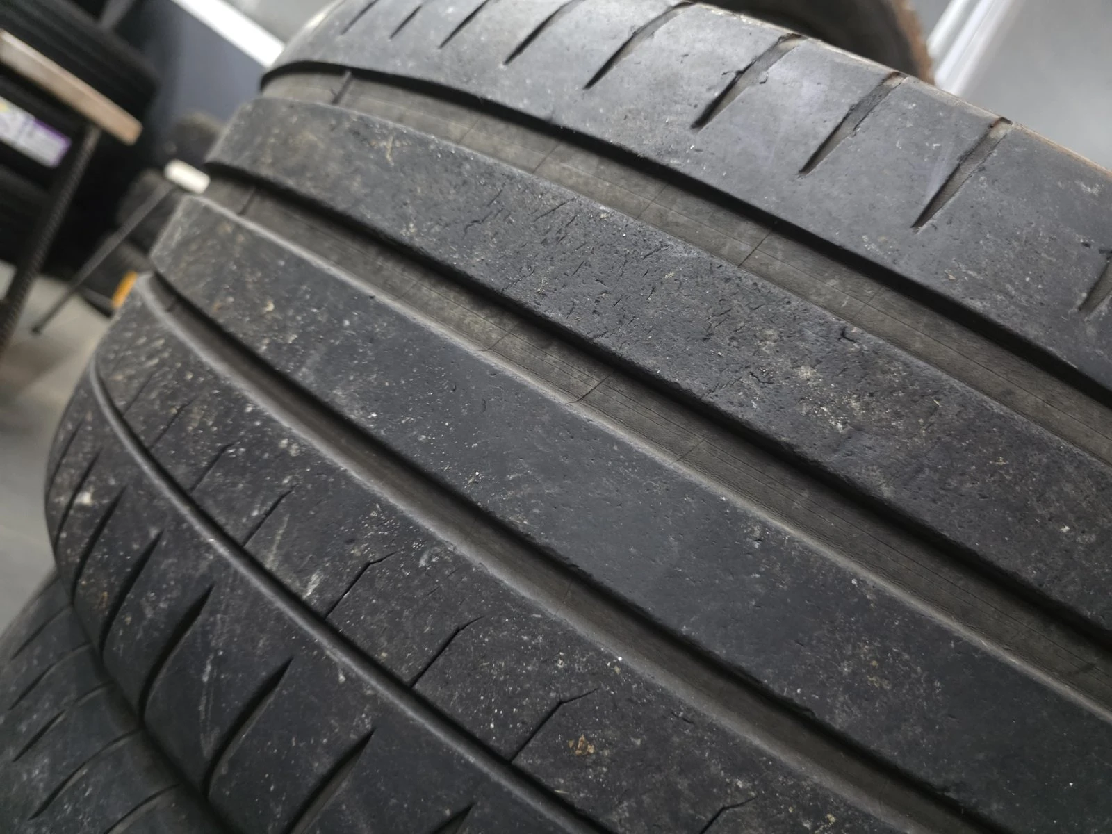 Гуми Летни 255/40R19, снимка 4 - Гуми и джанти - 56731012