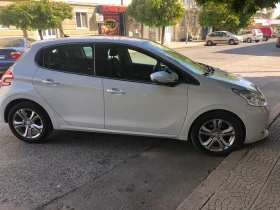 Peugeot 208 1.2  * ALLURE* бяла перла* Климатроник* , снимка 4