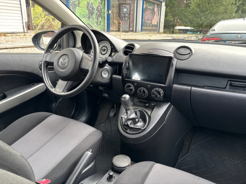 Mazda 2, снимка 12 - Автомобили и джипове - 47312068