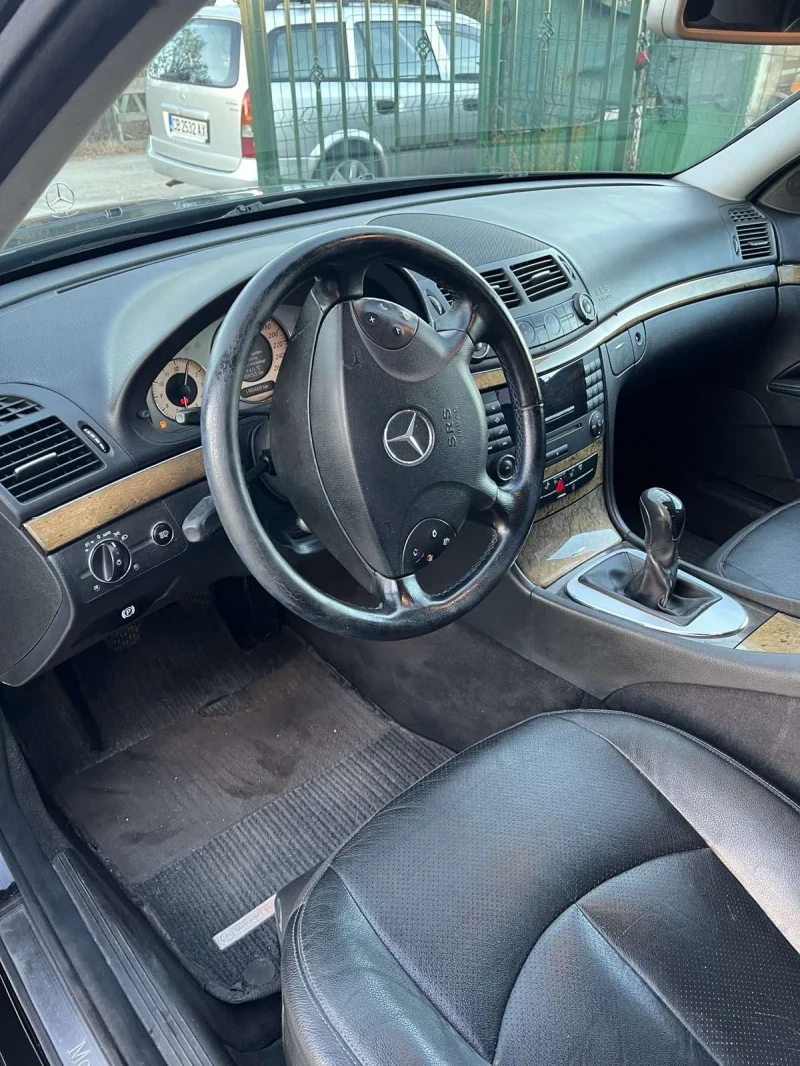 Mercedes-Benz E 220, снимка 2 - Автомобили и джипове - 52441063