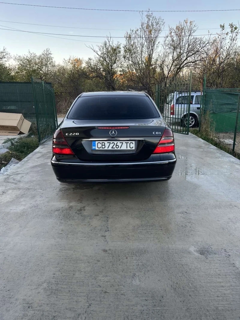 Mercedes-Benz E 220, снимка 4 - Автомобили и джипове - 52441063