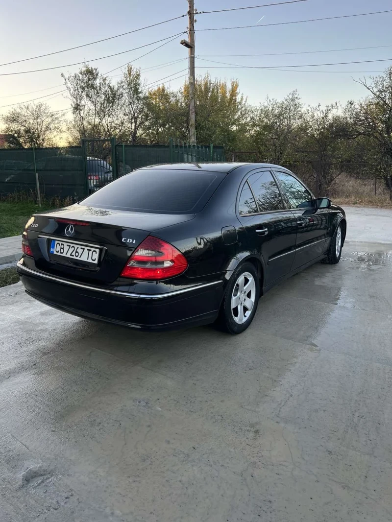 Mercedes-Benz E 220, снимка 5 - Автомобили и джипове - 52441063