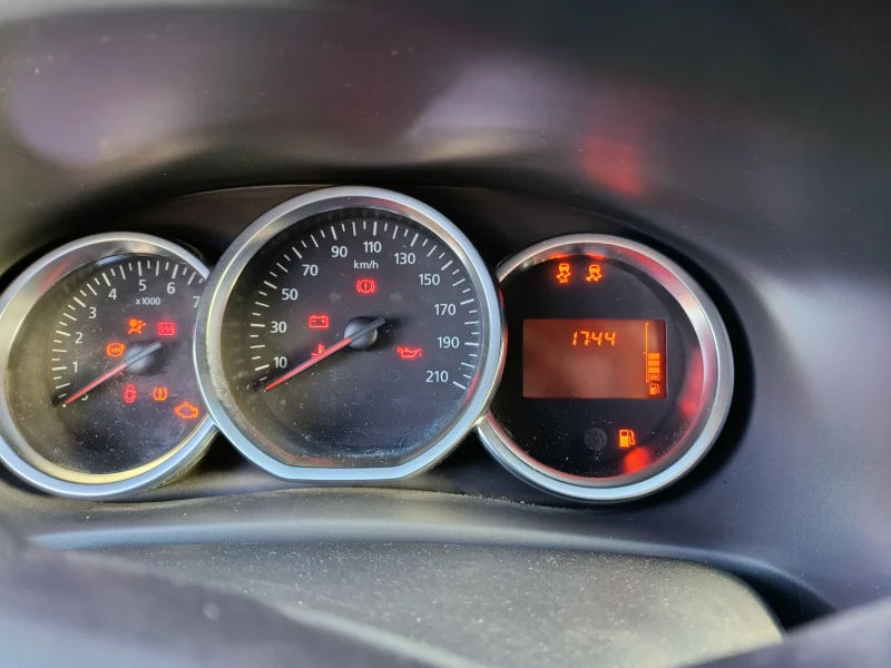 Dacia Sandero 1.0i, снимка 8 - Автомобили и джипове - 51954778