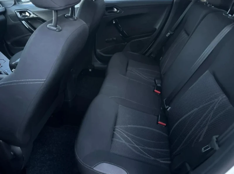 Peugeot 208 1.2 PureTech * ALLURE* бяла перла, снимка 14 - Автомобили и джипове - 52336705