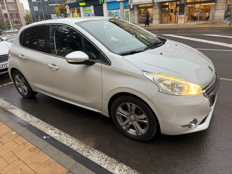 Peugeot 208 1.2 PureTech * ALLURE* бяла перла, снимка 10 - Автомобили и джипове - 52336705