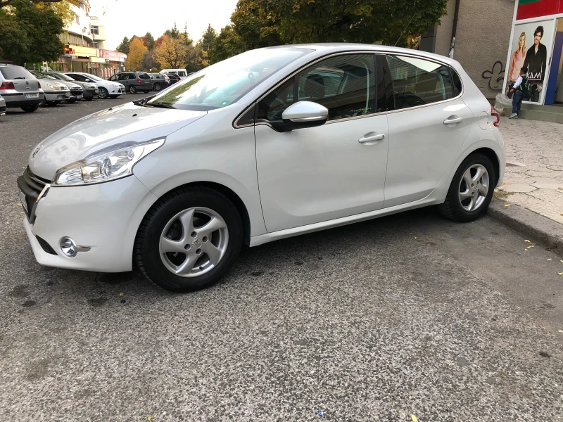Peugeot 208 1.2 PureTech * ALLURE* бяла перла, снимка 7 - Автомобили и джипове - 52336705