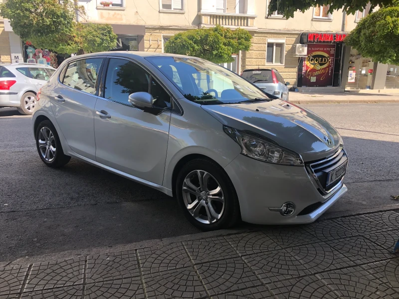 Peugeot 208 1.2 PureTech * ALLURE* бяла перла, снимка 2 - Автомобили и джипове - 52336705