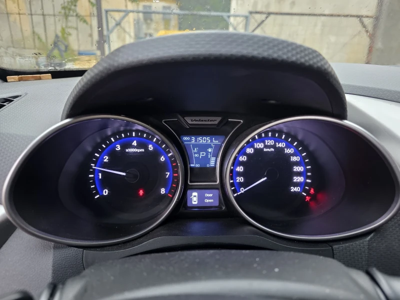 Hyundai Veloster , снимка 5 - Автомобили и джипове - 52657254