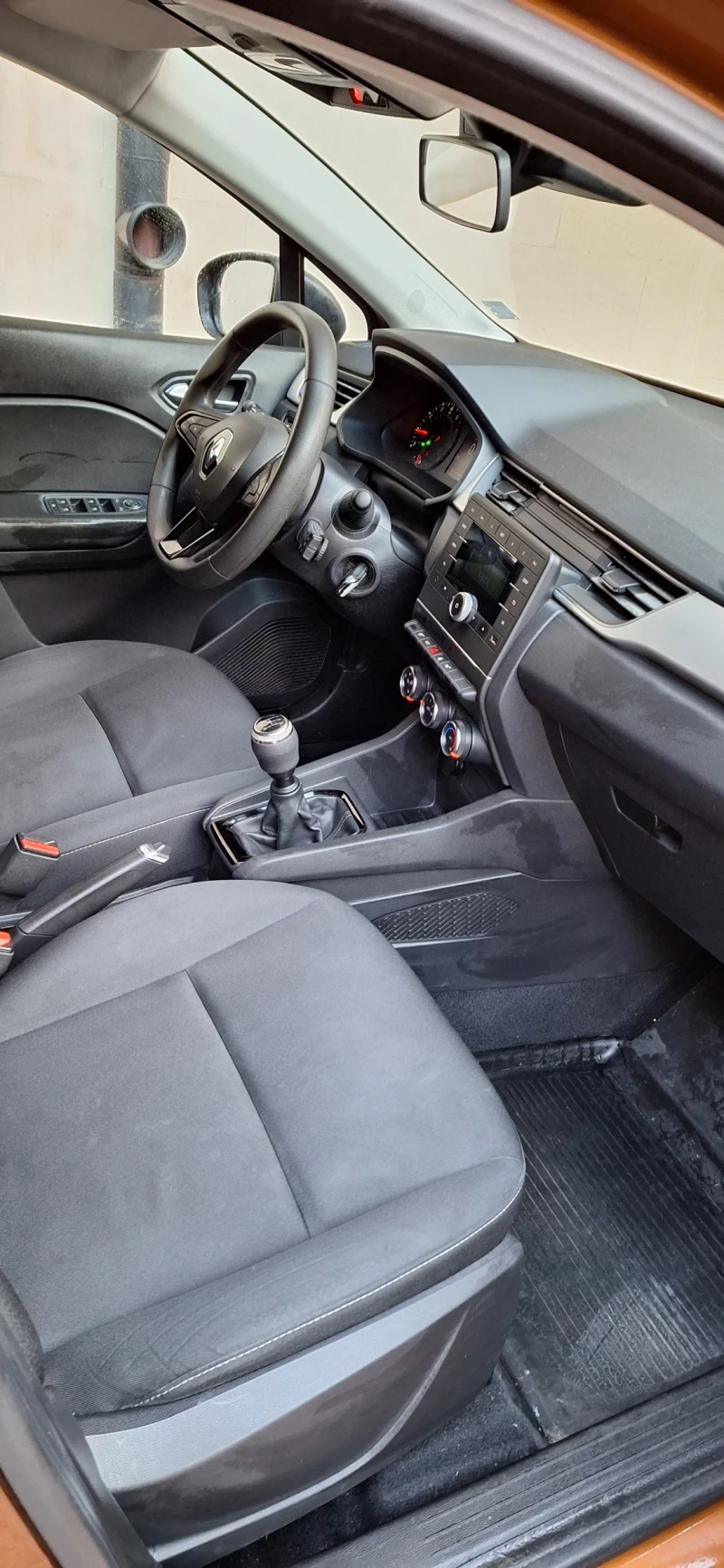 Renault Captur TCe 100 BVM5, снимка 8 - Автомобили и джипове - 53047379