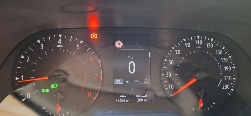 Renault Captur TCe 100 BVM5, снимка 10 - Автомобили и джипове - 53047379