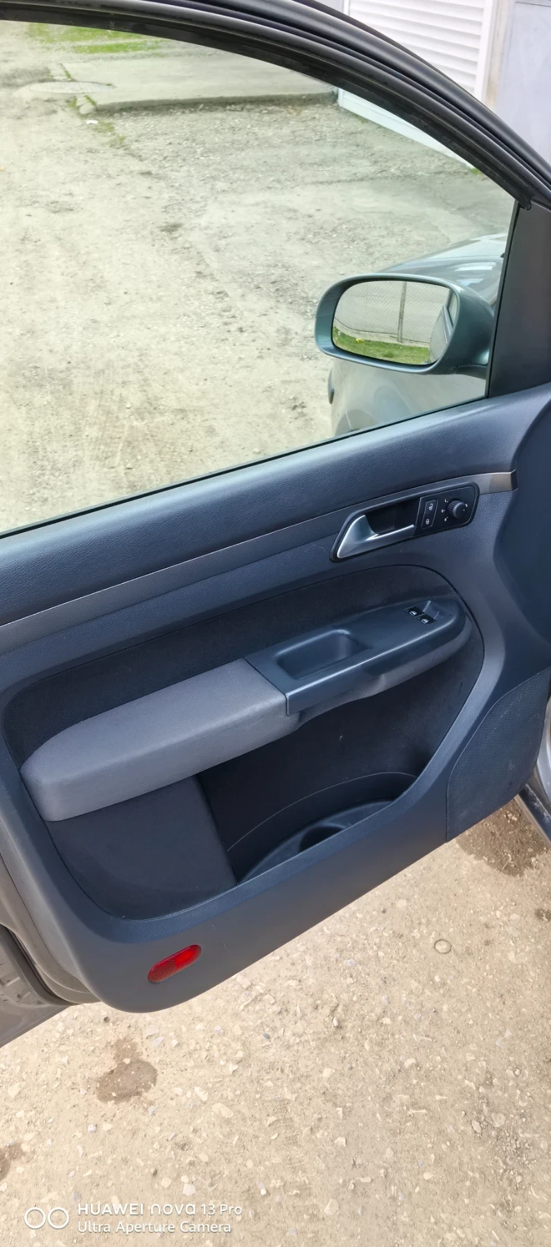 VW Touran 1.6, снимка 9 - Автомобили и джипове - 53756826