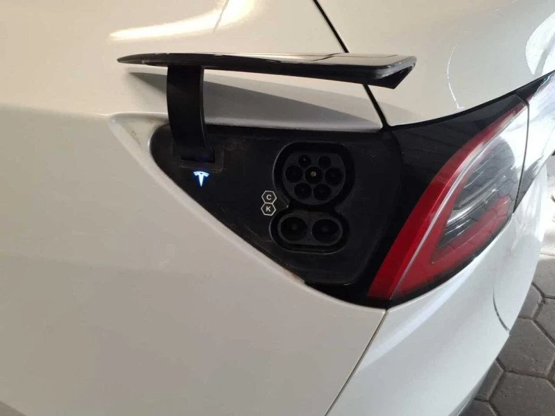 Tesla Model Y Long Range Dual Motor, снимка 5 - Автомобили и джипове - 54398655