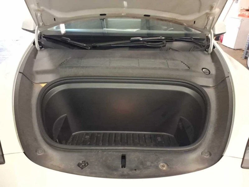Tesla Model Y Long Range Dual Motor, снимка 4 - Автомобили и джипове - 54398655