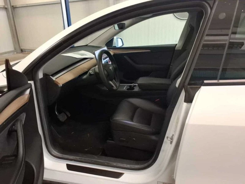 Tesla Model Y Long Range Dual Motor, снимка 3 - Автомобили и джипове - 54398655