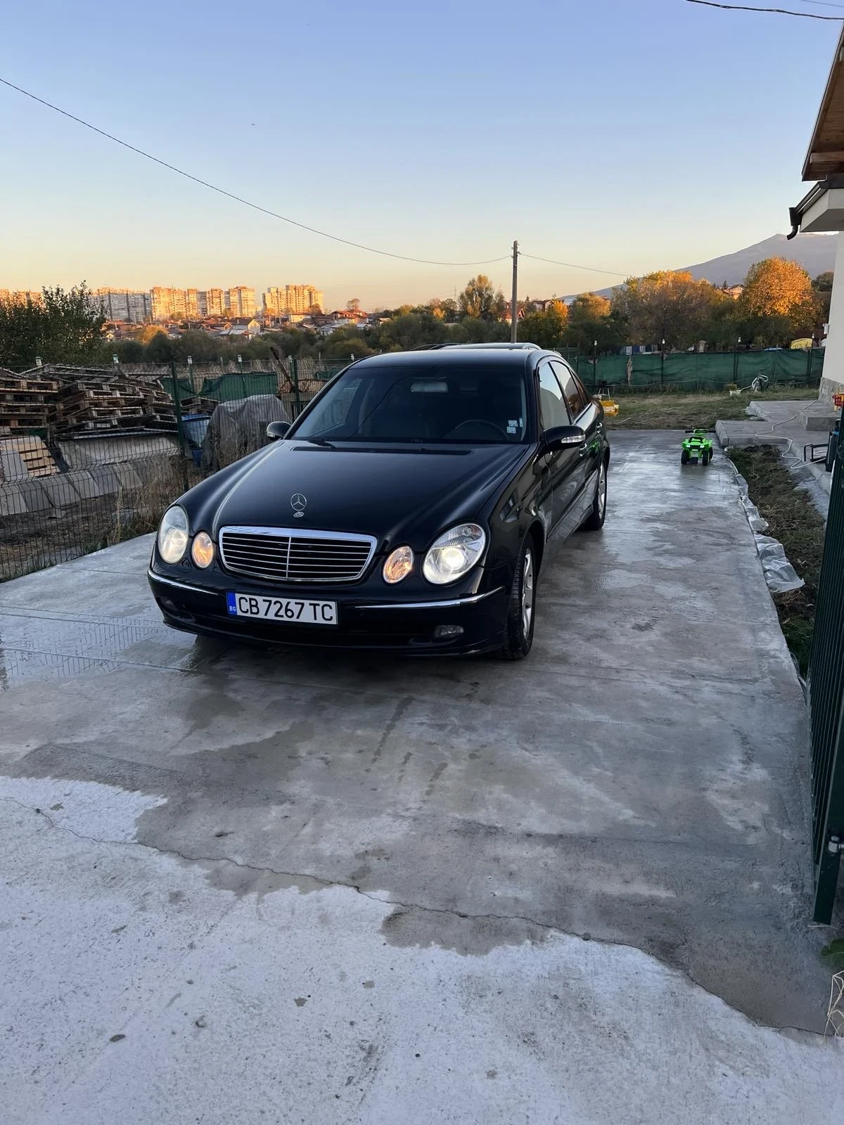 Mercedes-Benz E 220, снимка 1