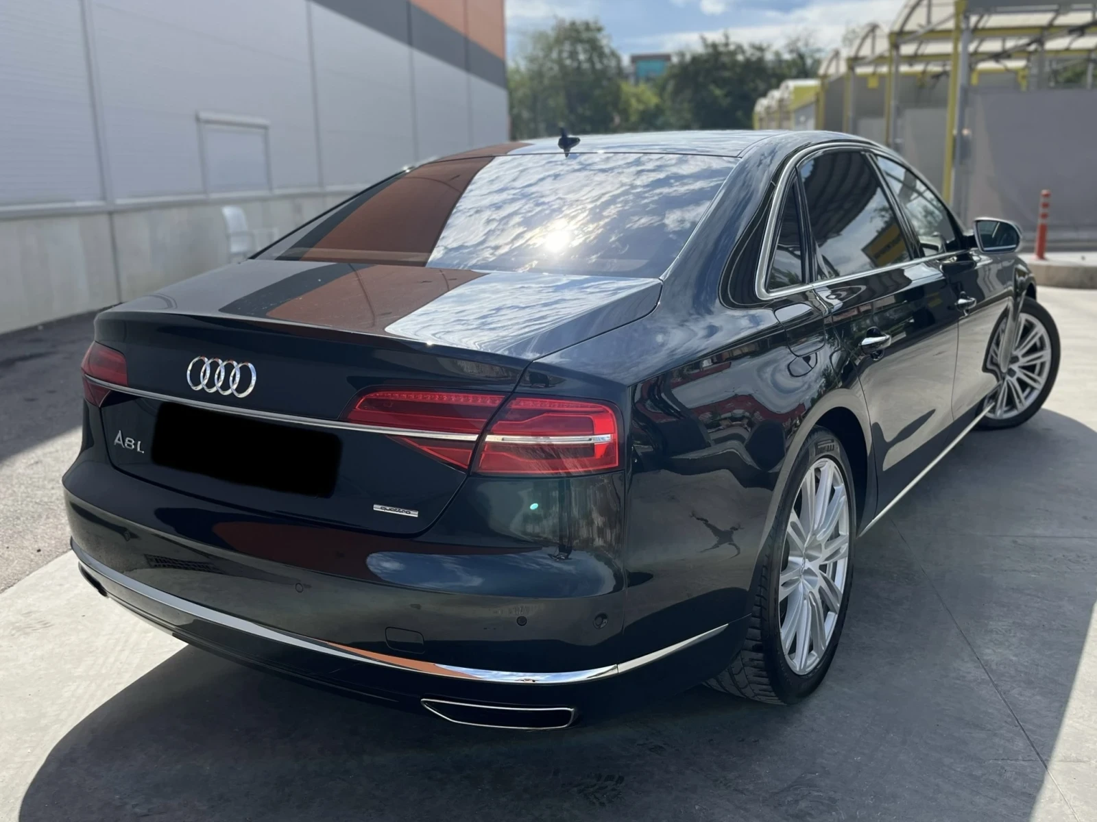 Audi A8 Long W12 Exclusive - изображение 2