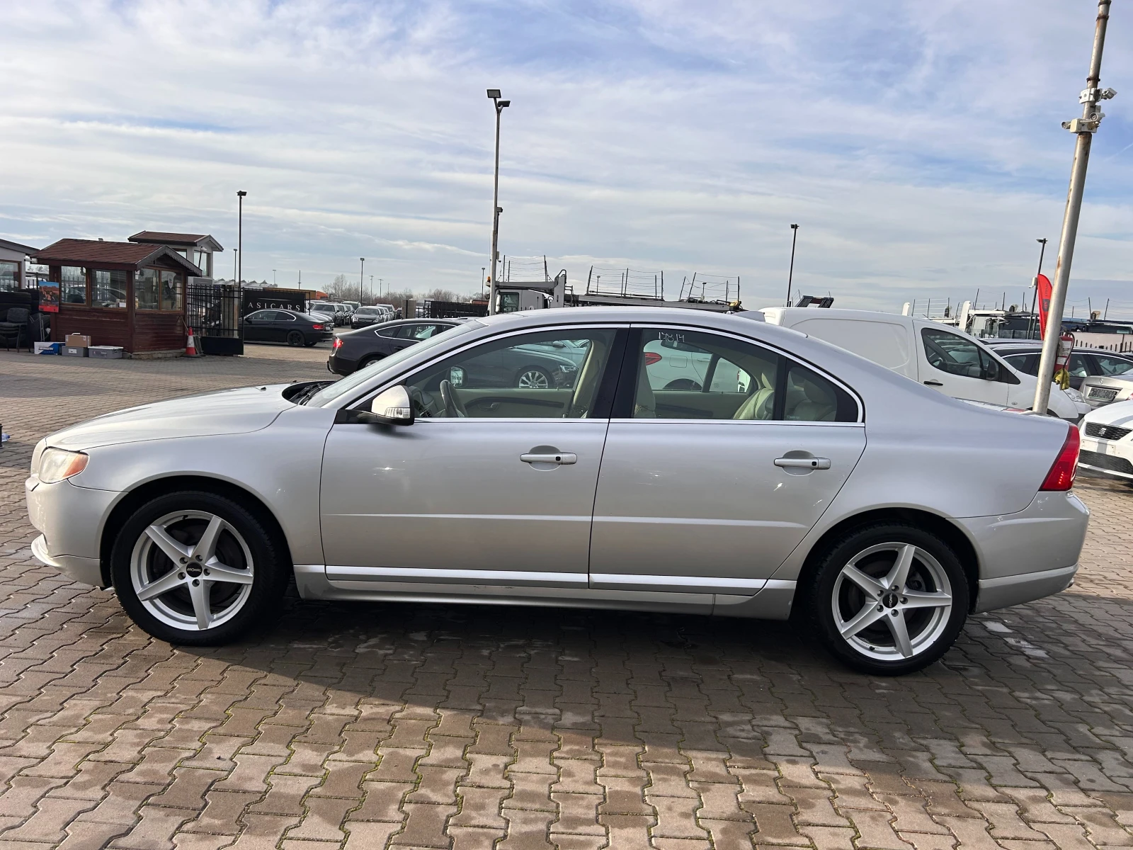 Volvo S80 4.4i V8 EXECUTIVE 4WD AVTOMAT/KOJA/NAVI - изображение 9