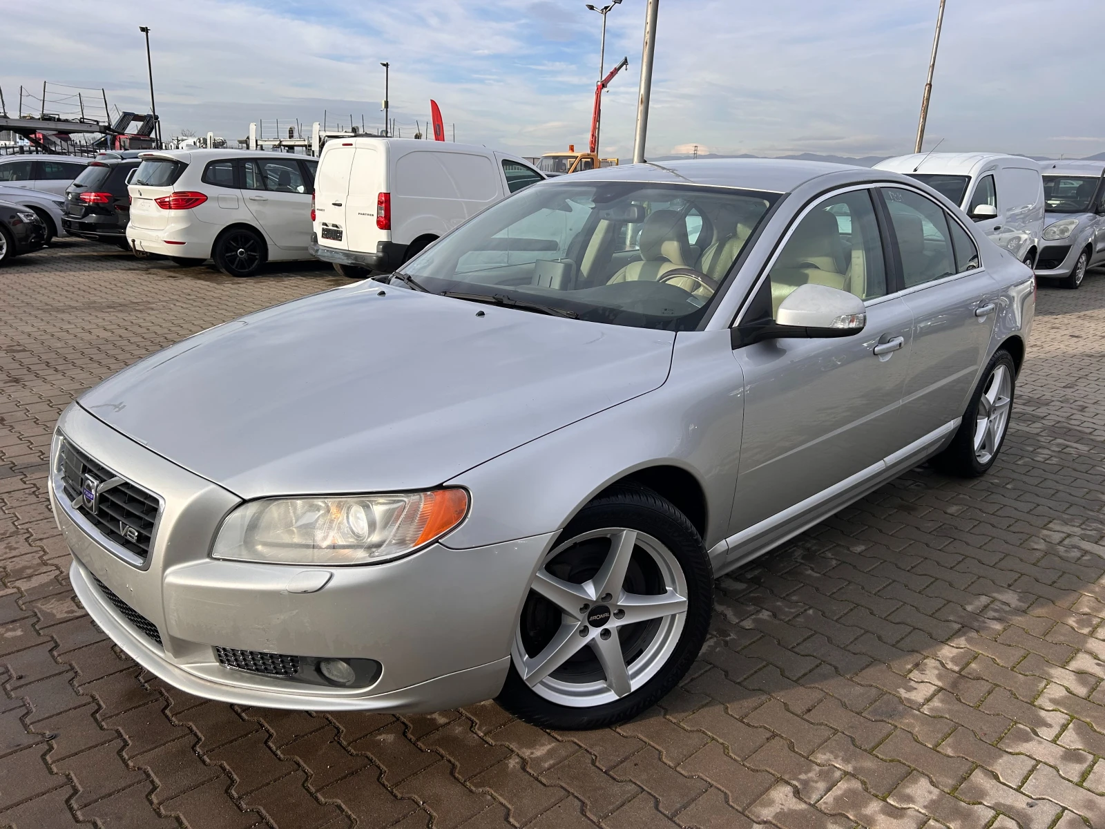 Volvo S80 4.4i V8 EXECUTIVE 4WD AVTOMAT/KOJA/NAVI - [1] 