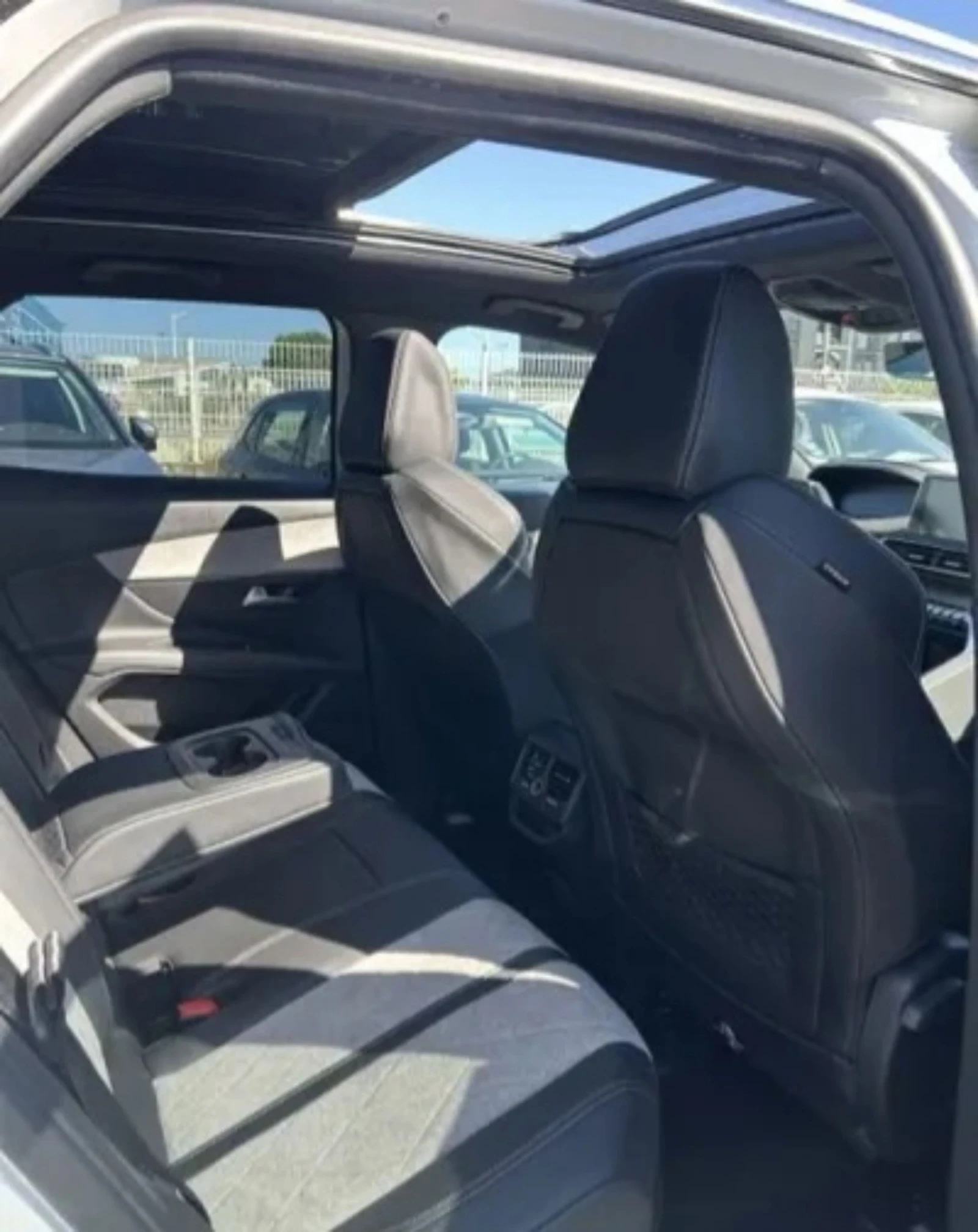 Peugeot 3008 GT HYBRID 4 300 EAT8 - изображение 8