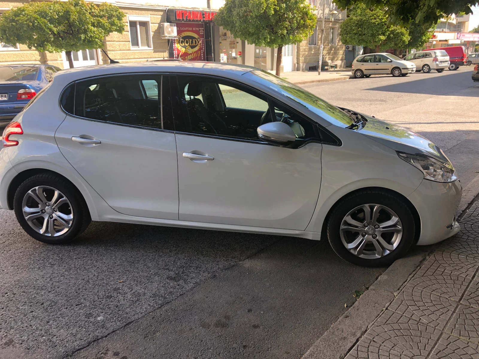 Peugeot 208 1.2 pure tech Allure   | Mobile.bg   4