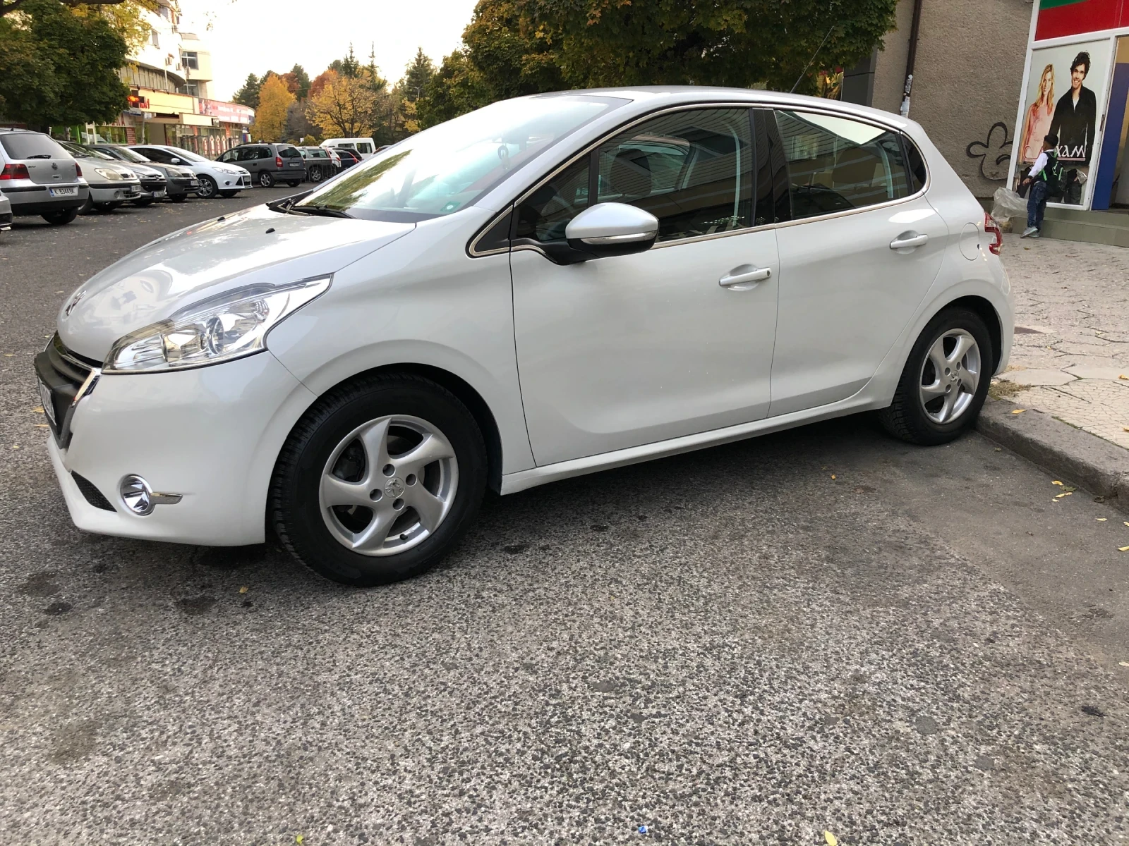 Peugeot 208 1.2 pure tech Allure   | Mobile.bg   7