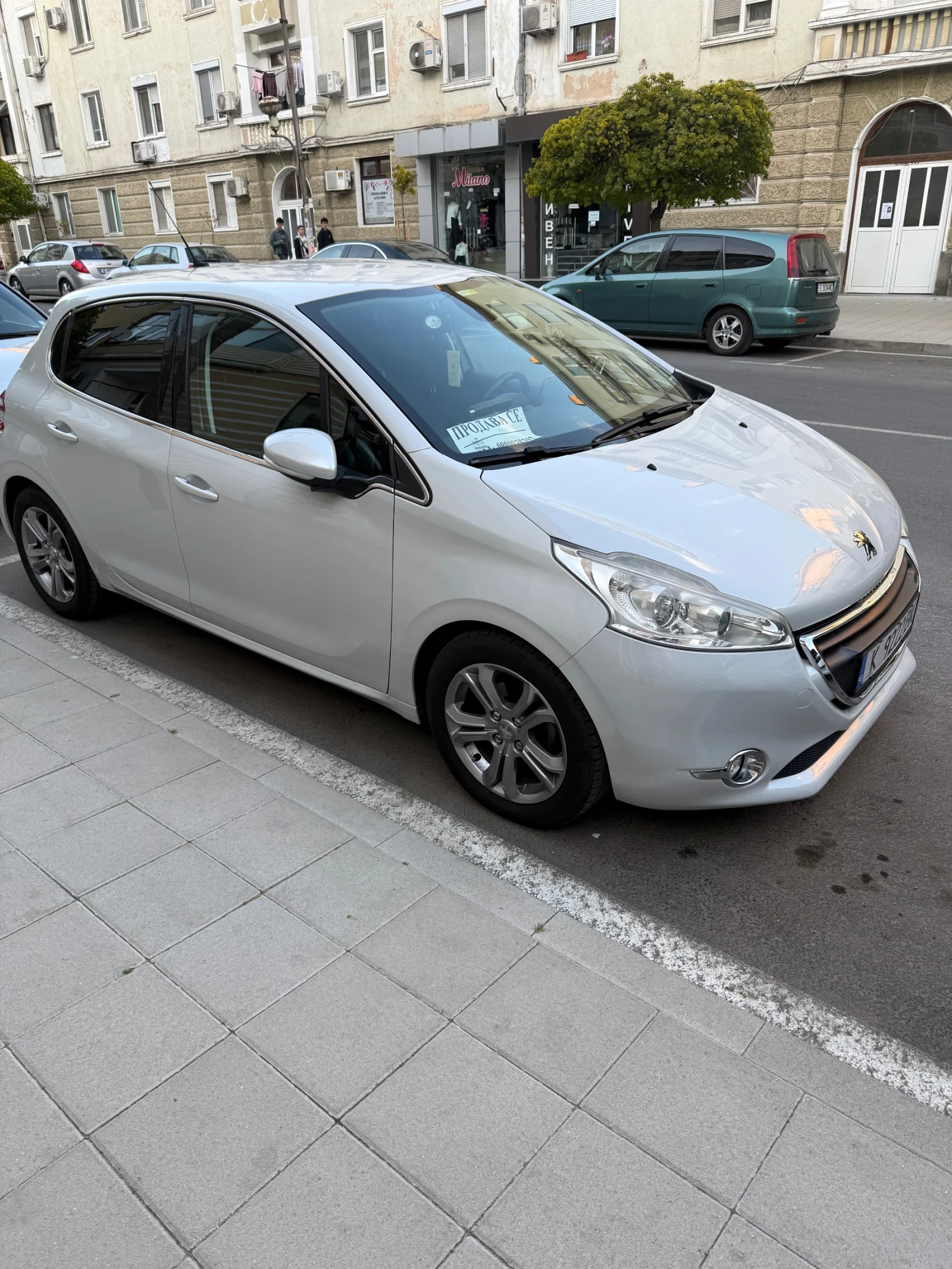 Peugeot 208 1.2  * ALLURE* бяла перла* Климатроник* , снимка 15 - Автомобили и джипове - 54161760