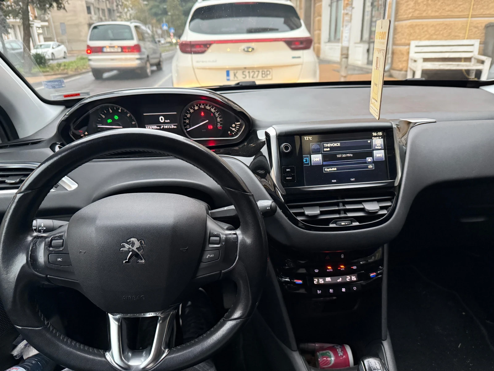 Peugeot 208 1.2 pure tech Allure   | Mobile.bg   12