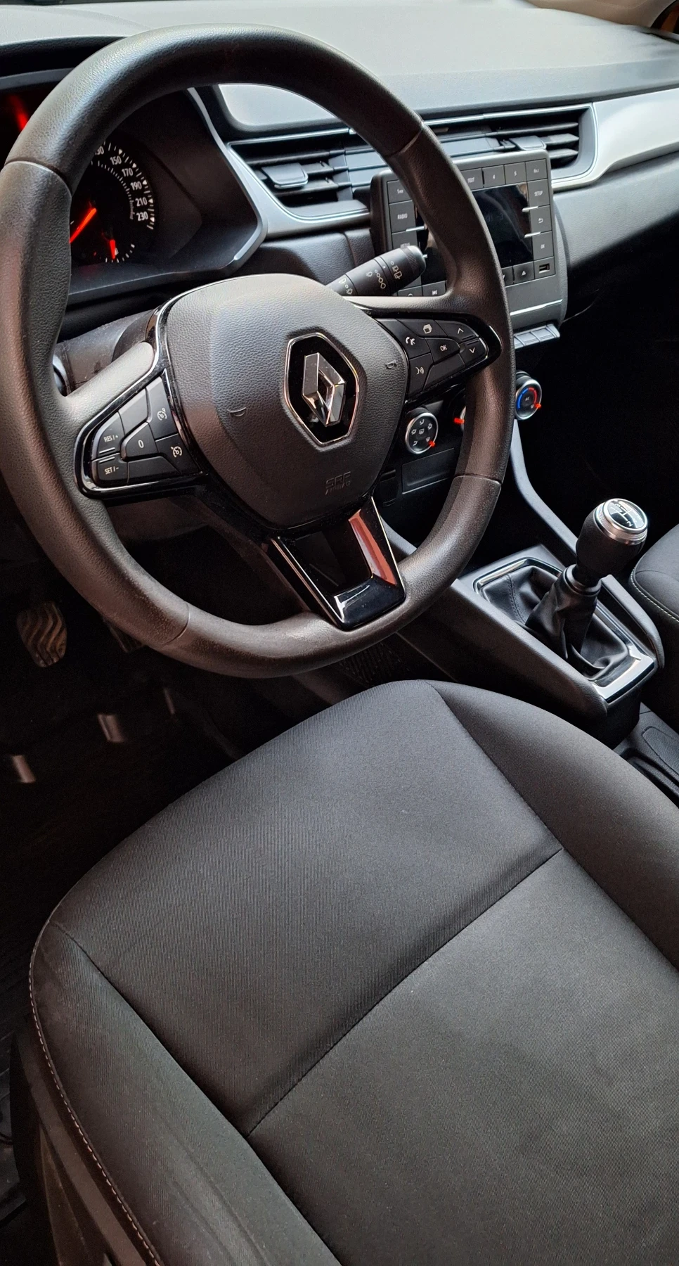 Renault Captur TCe 100 BVM5 - изображение 6