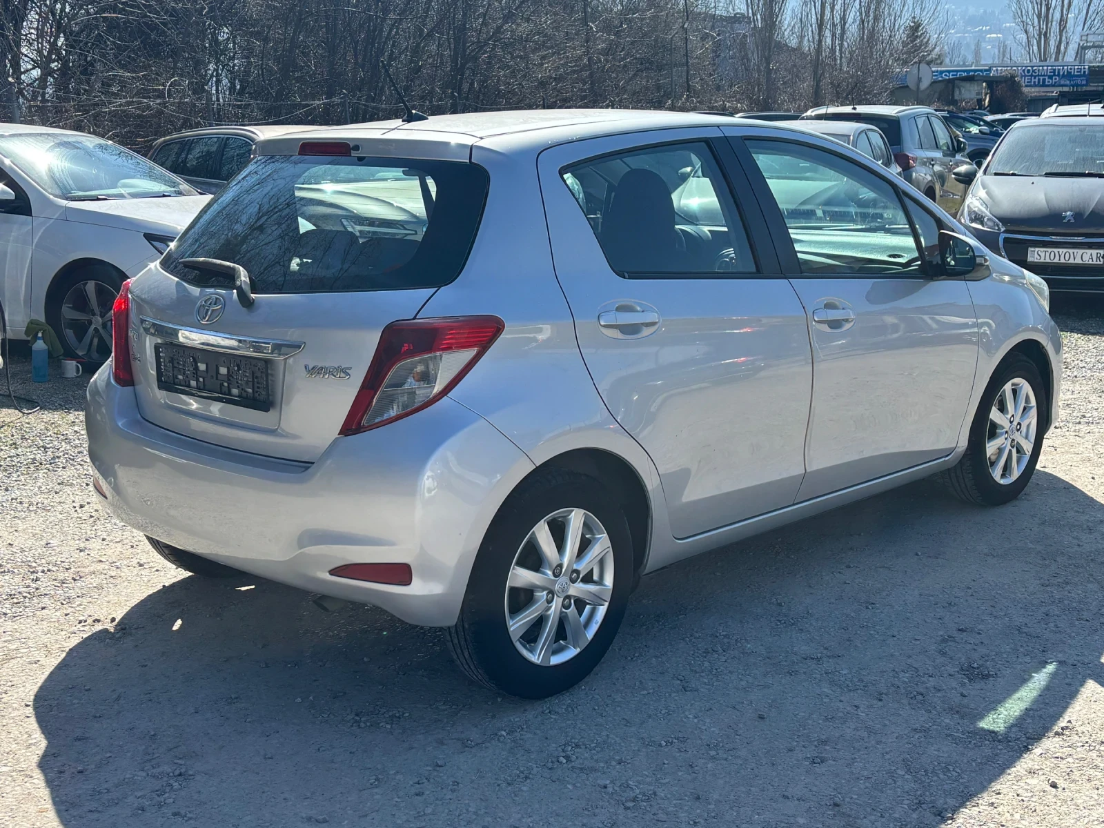 Toyota Yaris 1.3 VVT-I, снимка 6 - Автомобили и джипове - 53793726