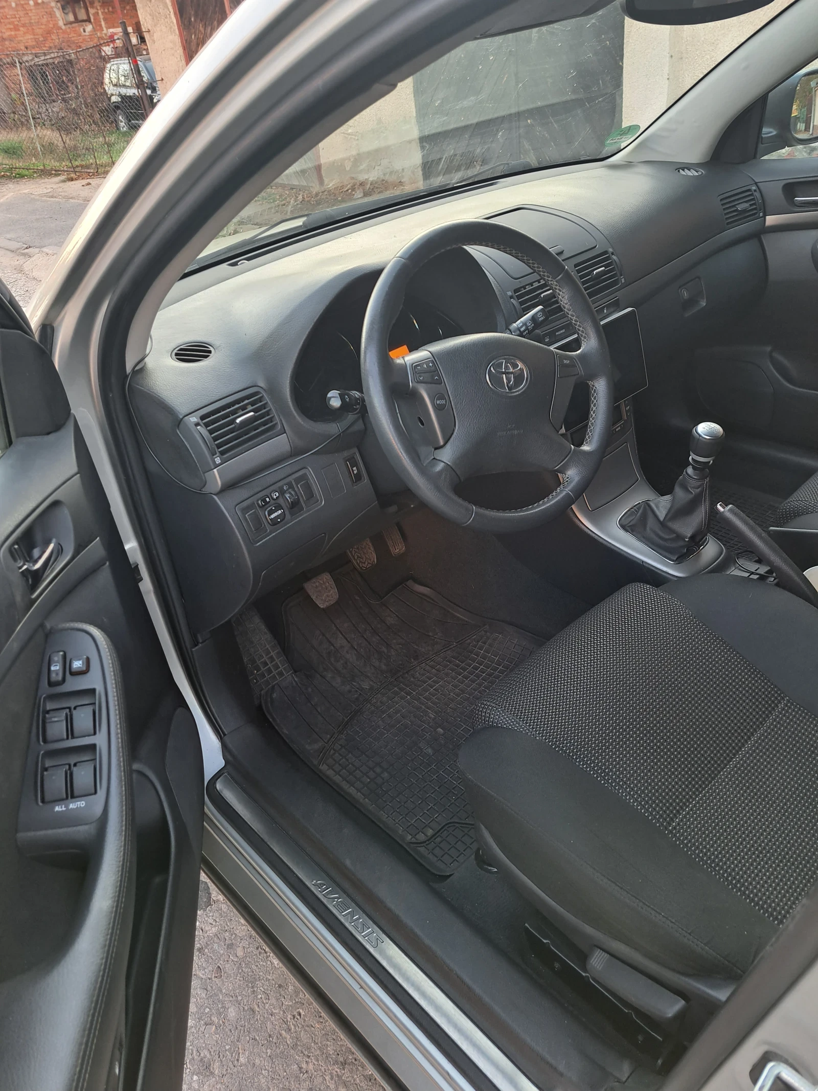 Toyota Avensis Avensis  2.2 Dizel TOP, снимка 15 - Автомобили и джипове - 54161455