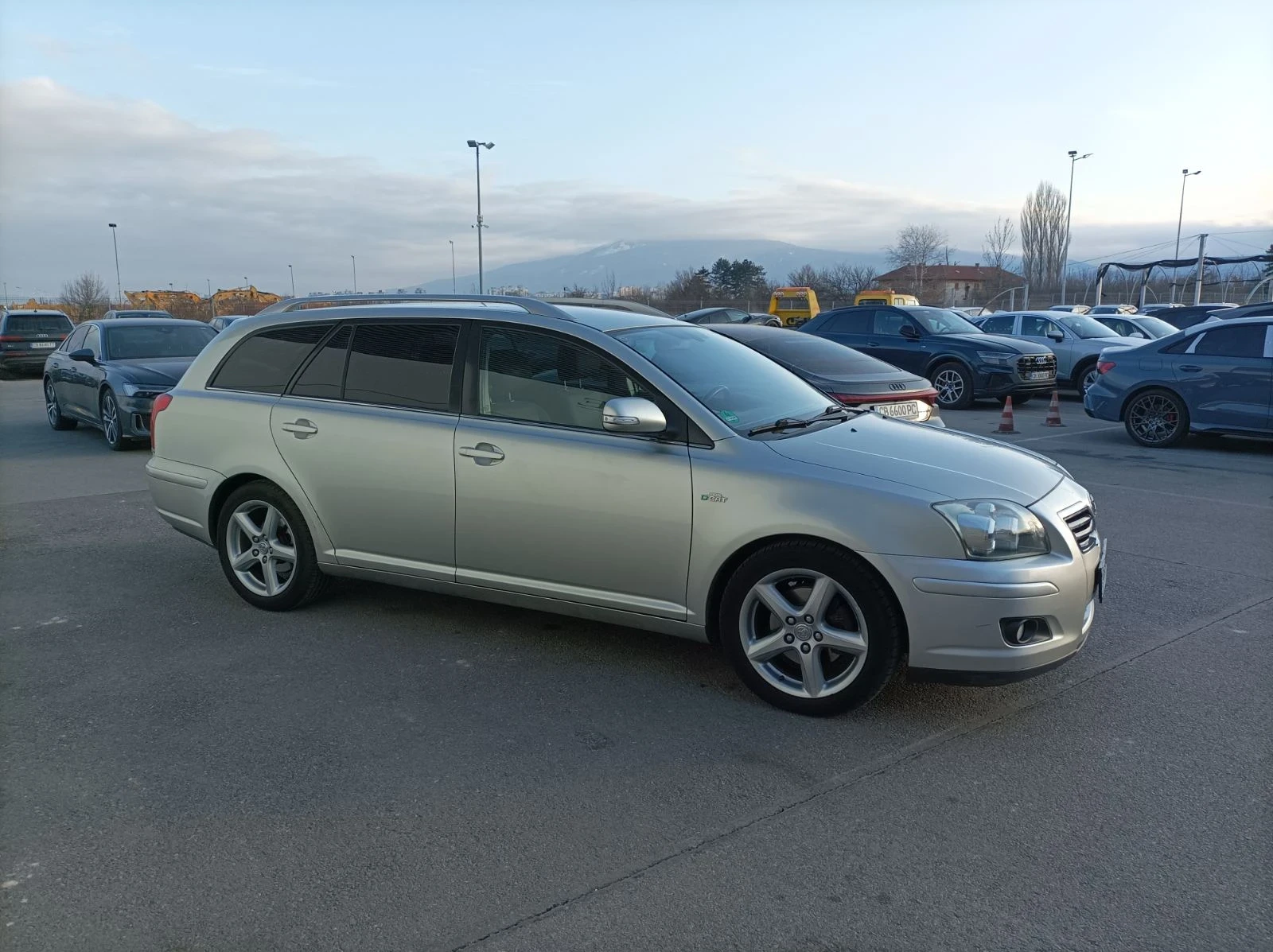 Toyota Avensis Avensis  2.2 Dizel TOP, снимка 5 - Автомобили и джипове - 54161455